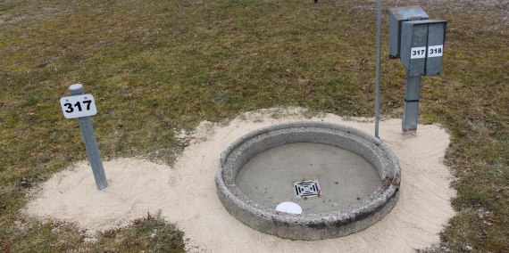Brunnenrand einsanden, © Chiemsee Camping Rödlgries